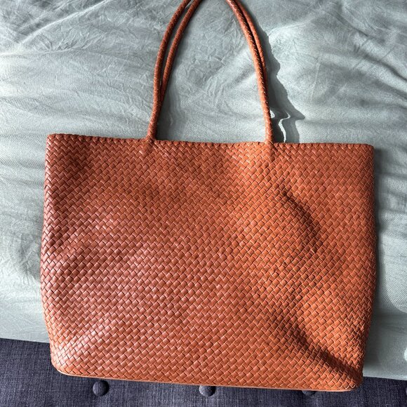 Quince Handbags - Like New: Quince Italian Letter Hand-Woven Tote